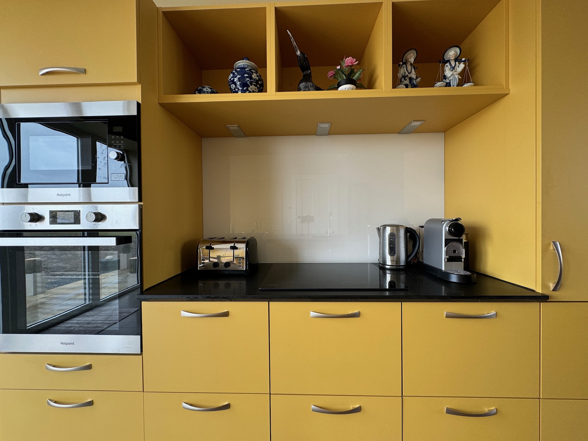 Kitchen detail: oven and appliances