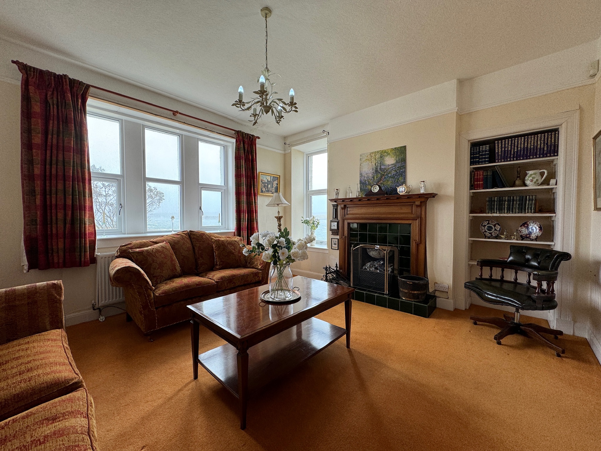 Living room with fireplace and bookshelves